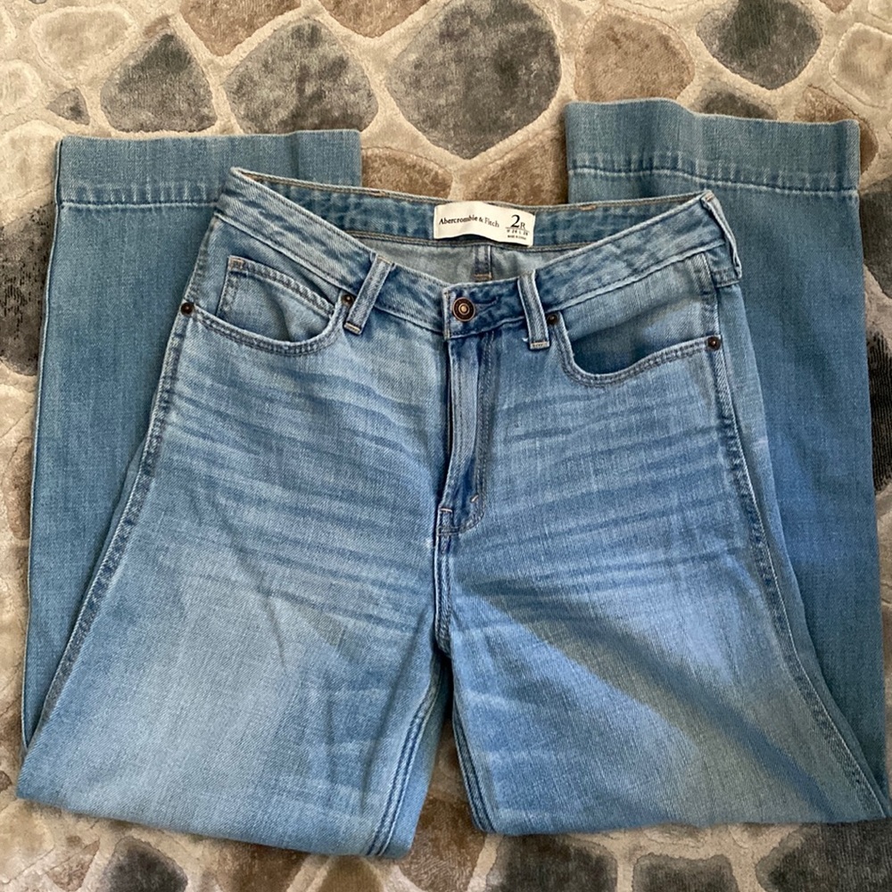 Abercrombie cropped wide leg denim jeans